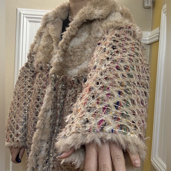 Women's Beige and Brown Textured Coat - Picture 8 of 10